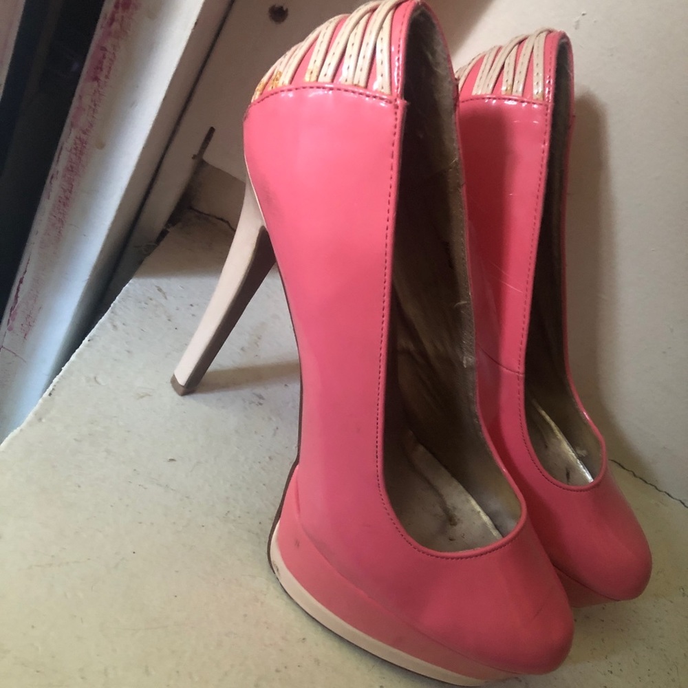 Heels (pumps)